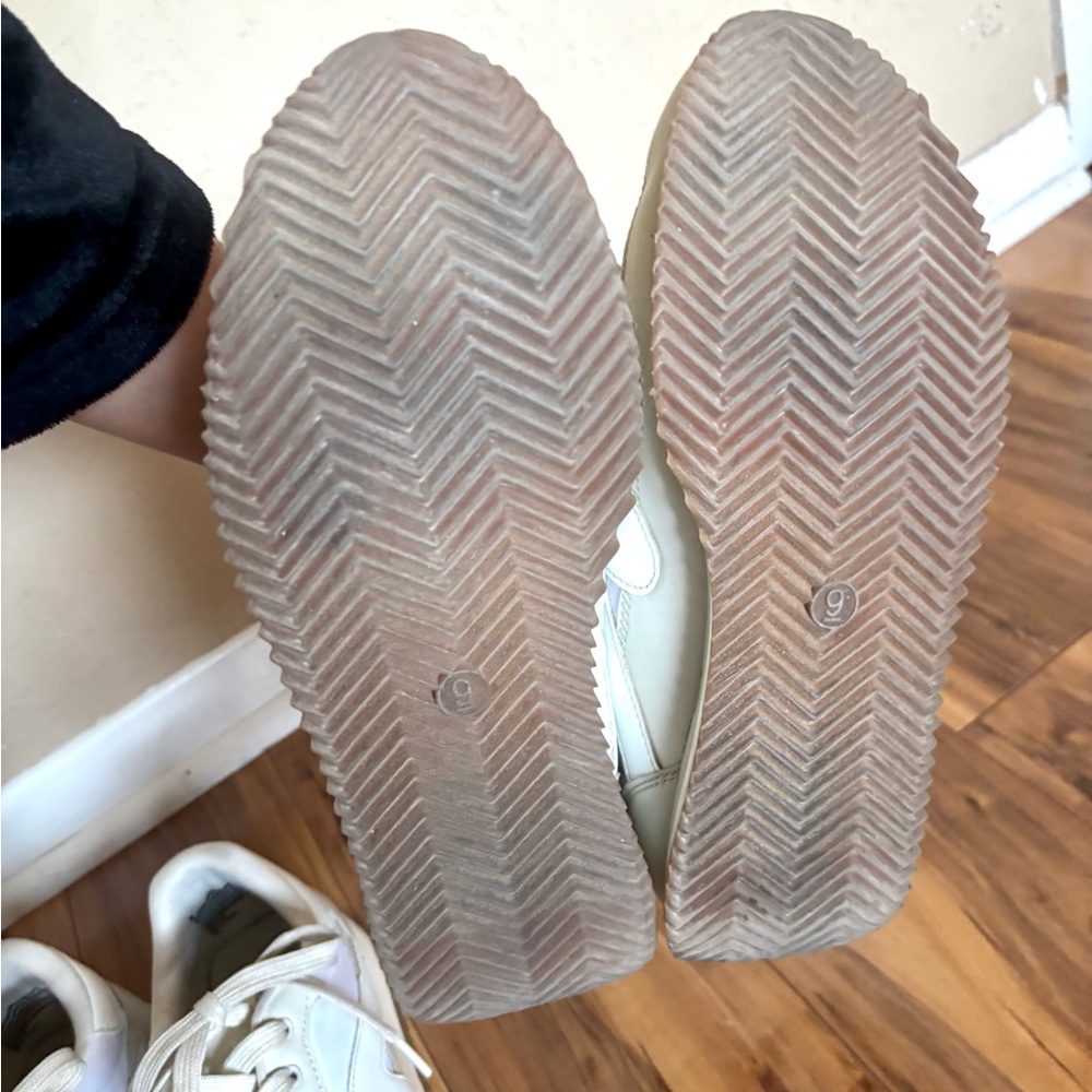 Lot of 2 set universal thread pre loved sneaker tennis shoes size 9 white beige - Picture 11 of 12